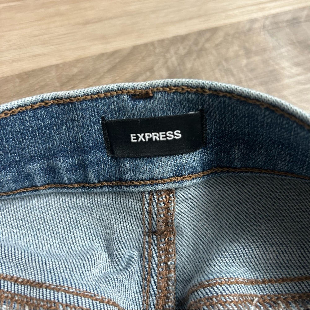 Express Mid Rise Medium Wash Ripped Skyscraper Jeans - Picture 7 of 7